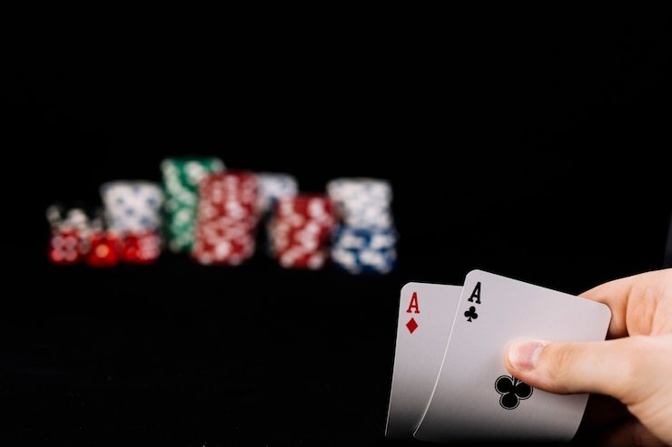 Simbol keamanan digital dan privasi yang terjaga dalam platform mpo868 kasino langsung